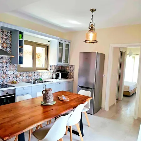 Kotseris Luxury Villas, Jiovanni & Angelina Vilă *